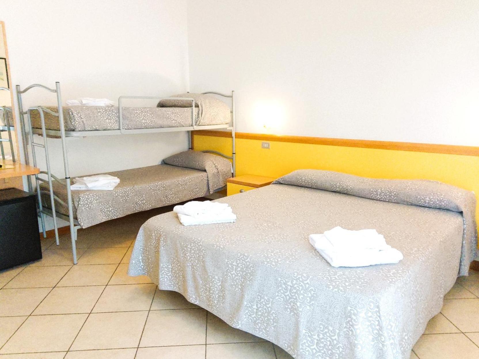 Hotel Etna Riccione Eksteriør billede