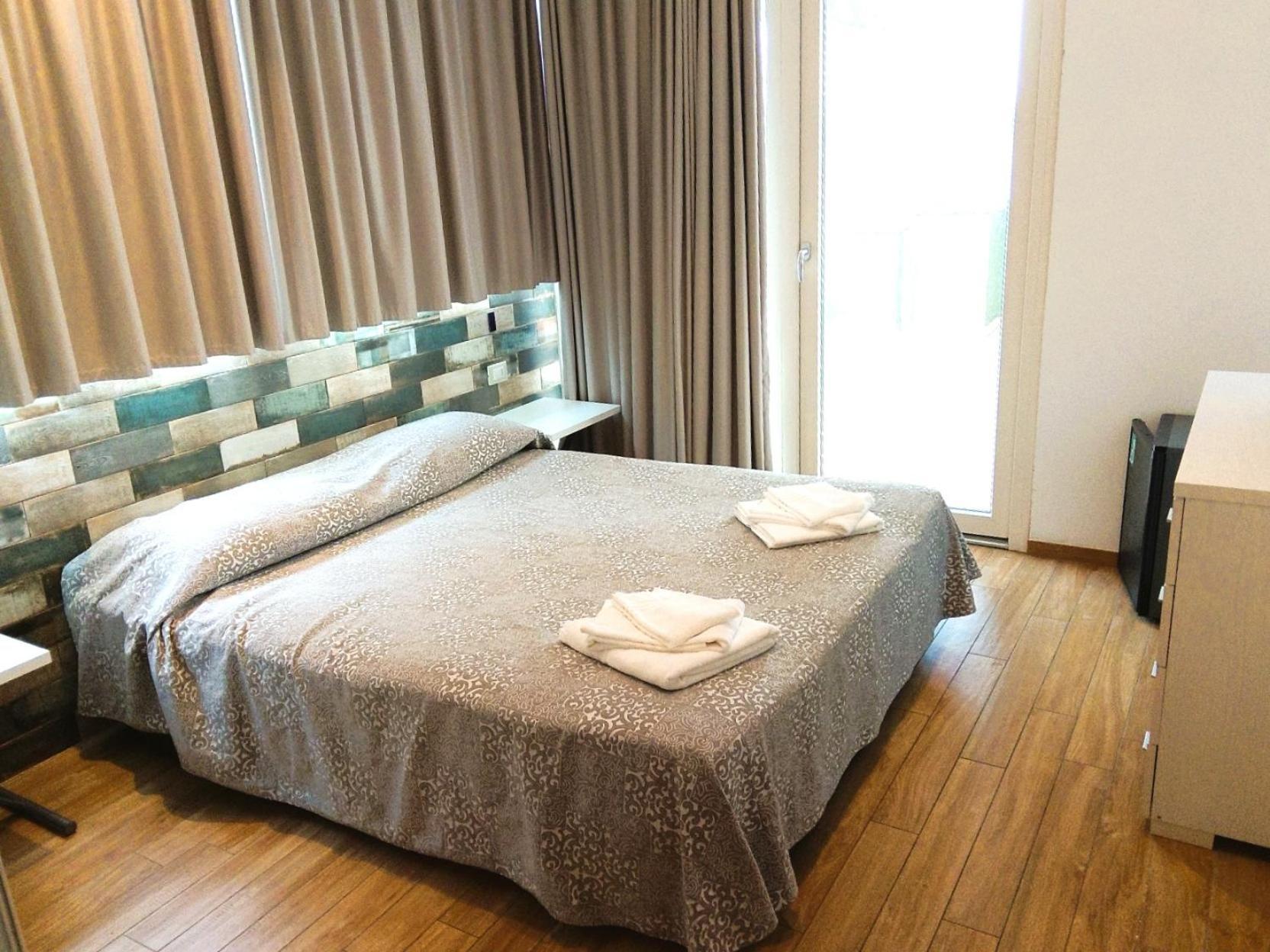 Hotel Etna Riccione Eksteriør billede
