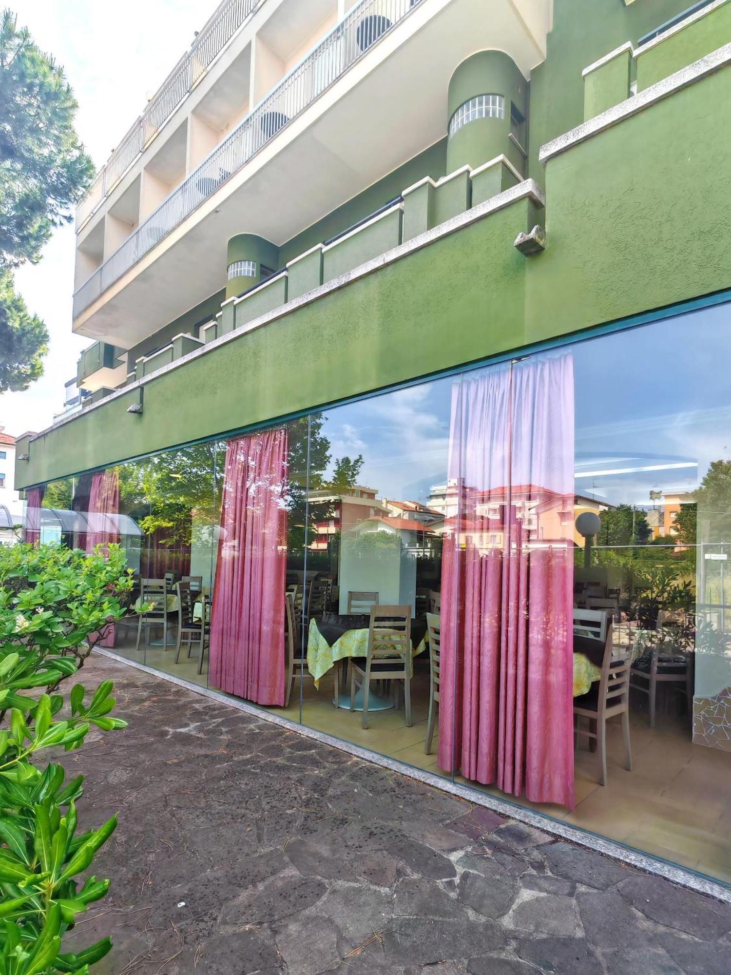 Hotel Etna Riccione Eksteriør billede